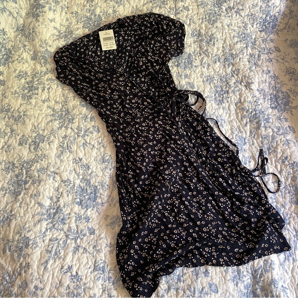 Brandy Melville Robbie ditzy floral wrap dress mini bohemian preppy